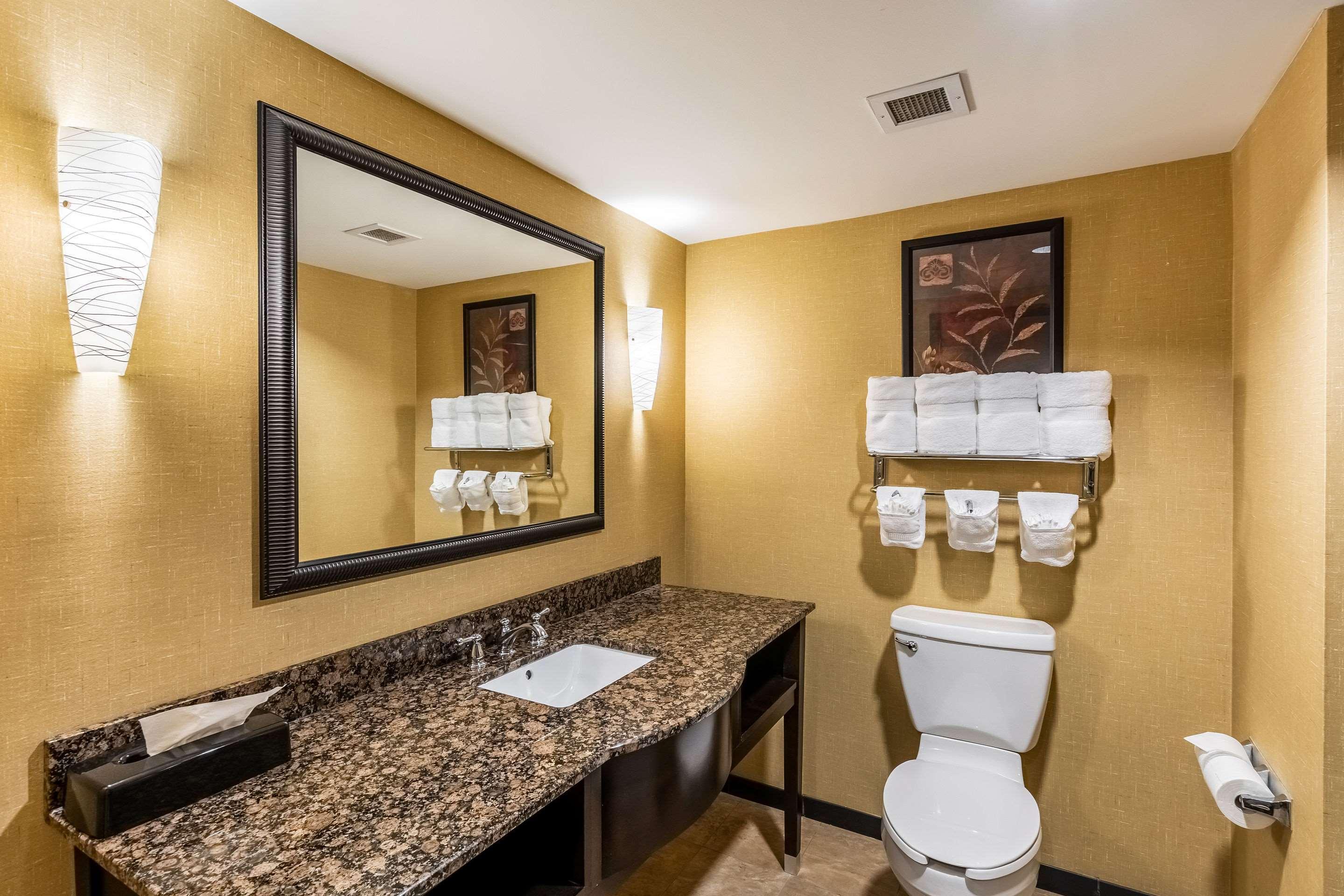 Holiday Inn Express & Suites Lexington By Ihg Bagian luar foto