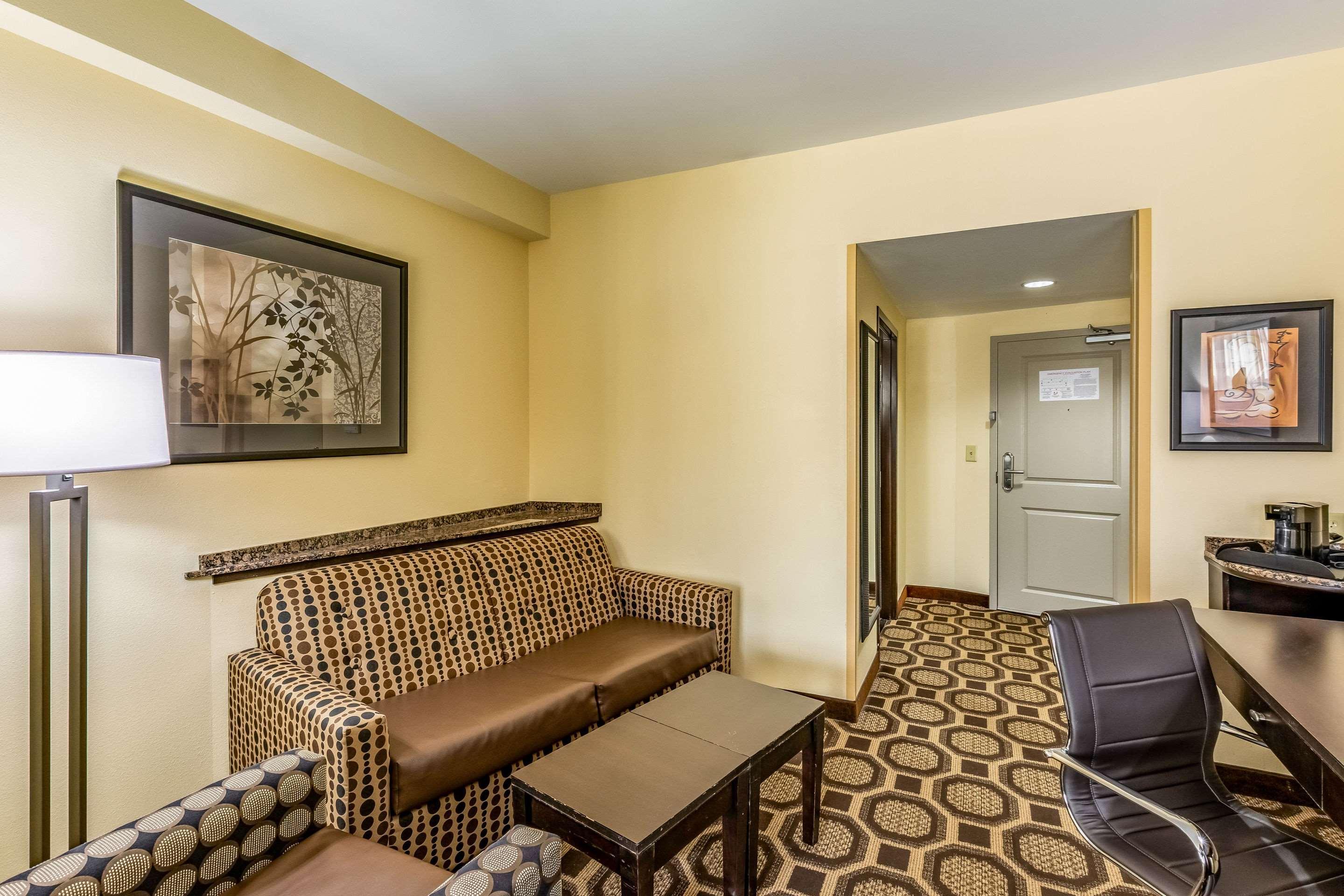 Holiday Inn Express & Suites Lexington By Ihg Bagian luar foto