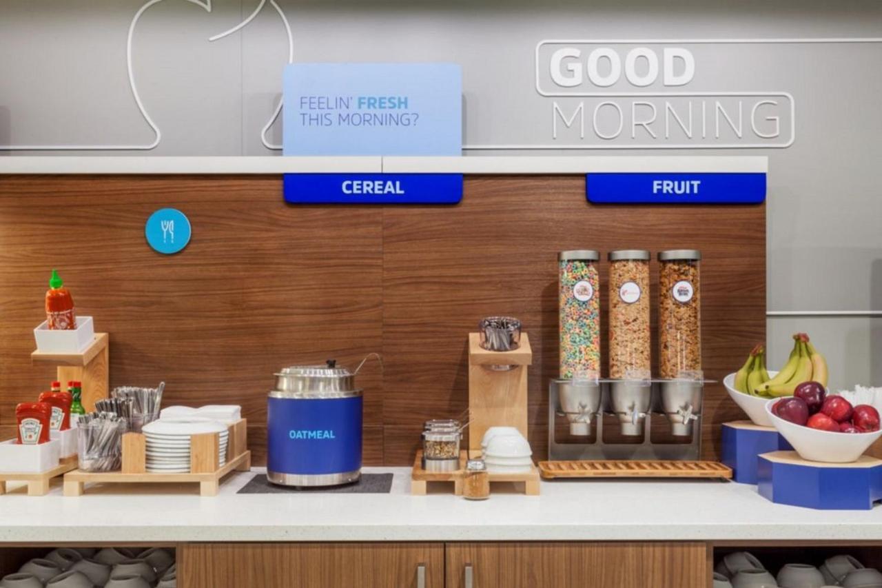 Holiday Inn Express & Suites Lexington By Ihg Bagian luar foto