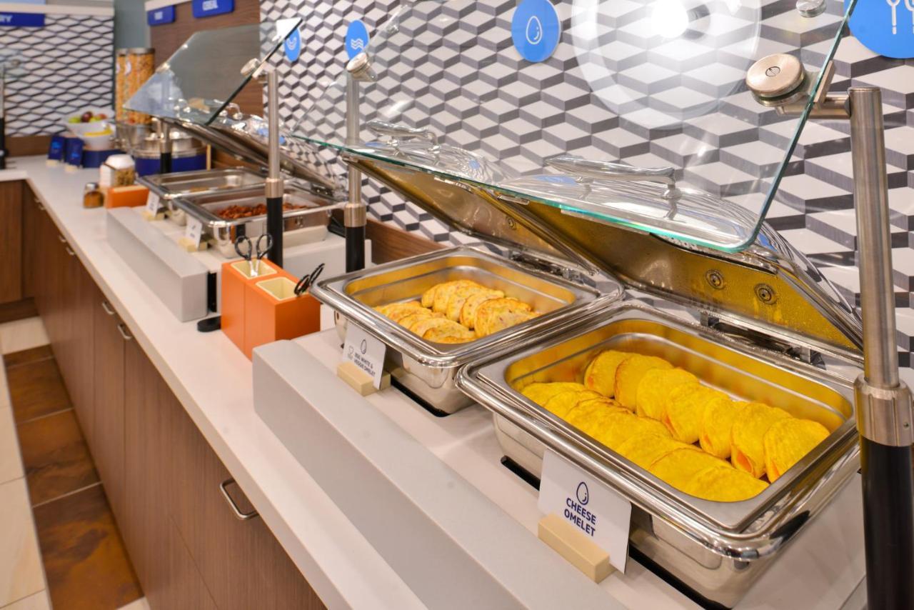 Holiday Inn Express & Suites Lexington By Ihg Bagian luar foto