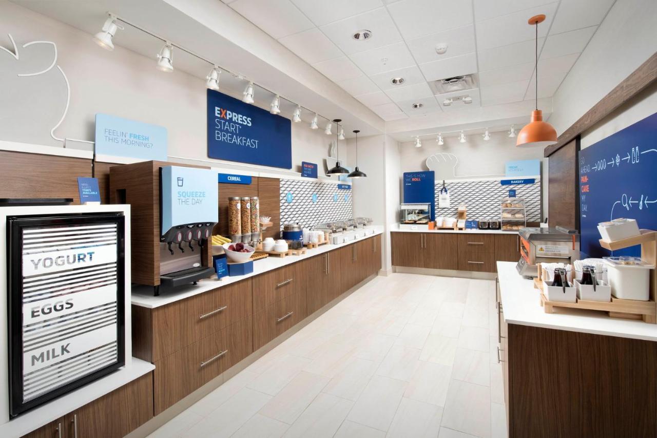 Holiday Inn Express & Suites Lexington By Ihg Bagian luar foto