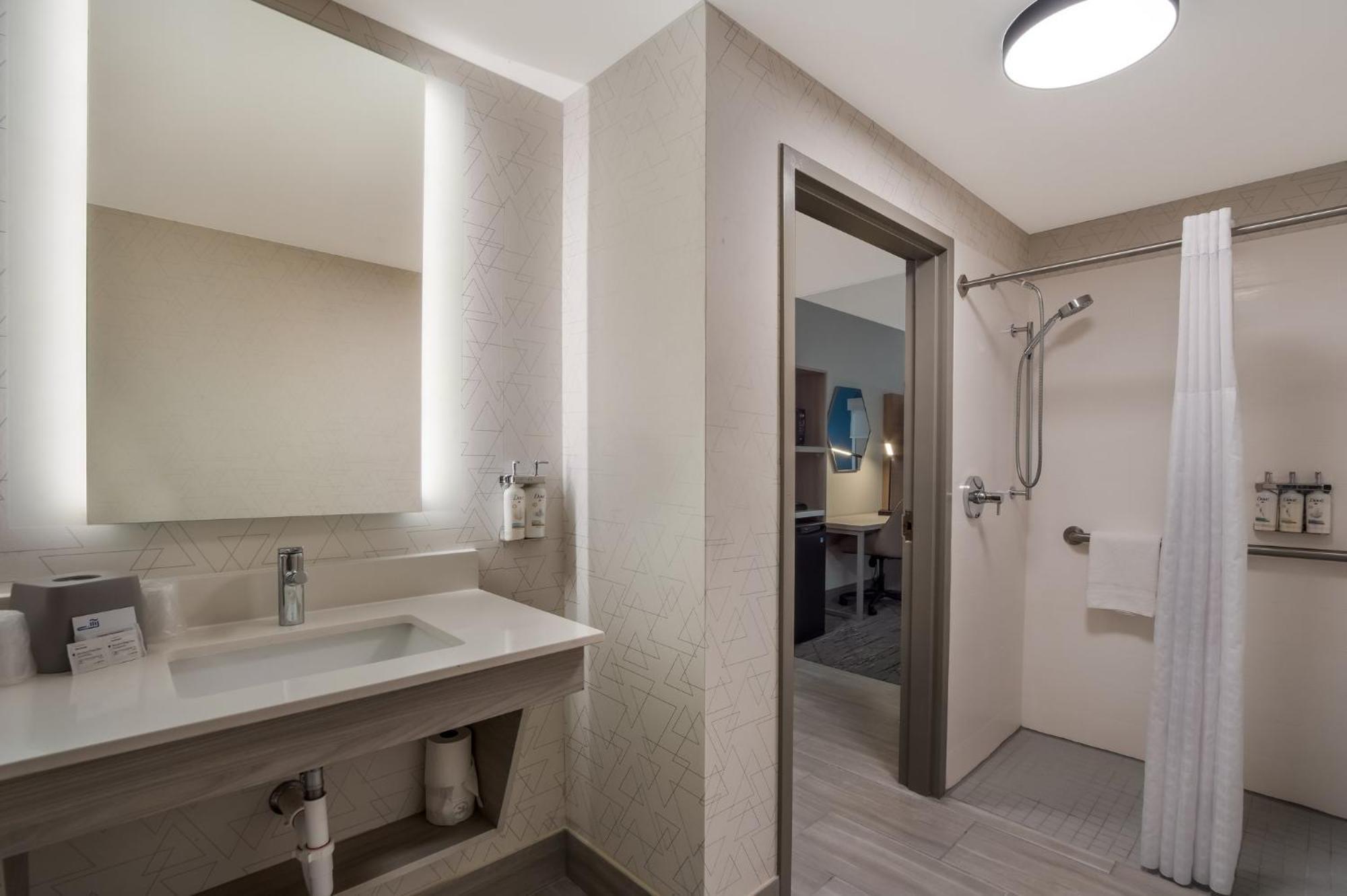 Holiday Inn Express & Suites Lexington By Ihg Bagian luar foto