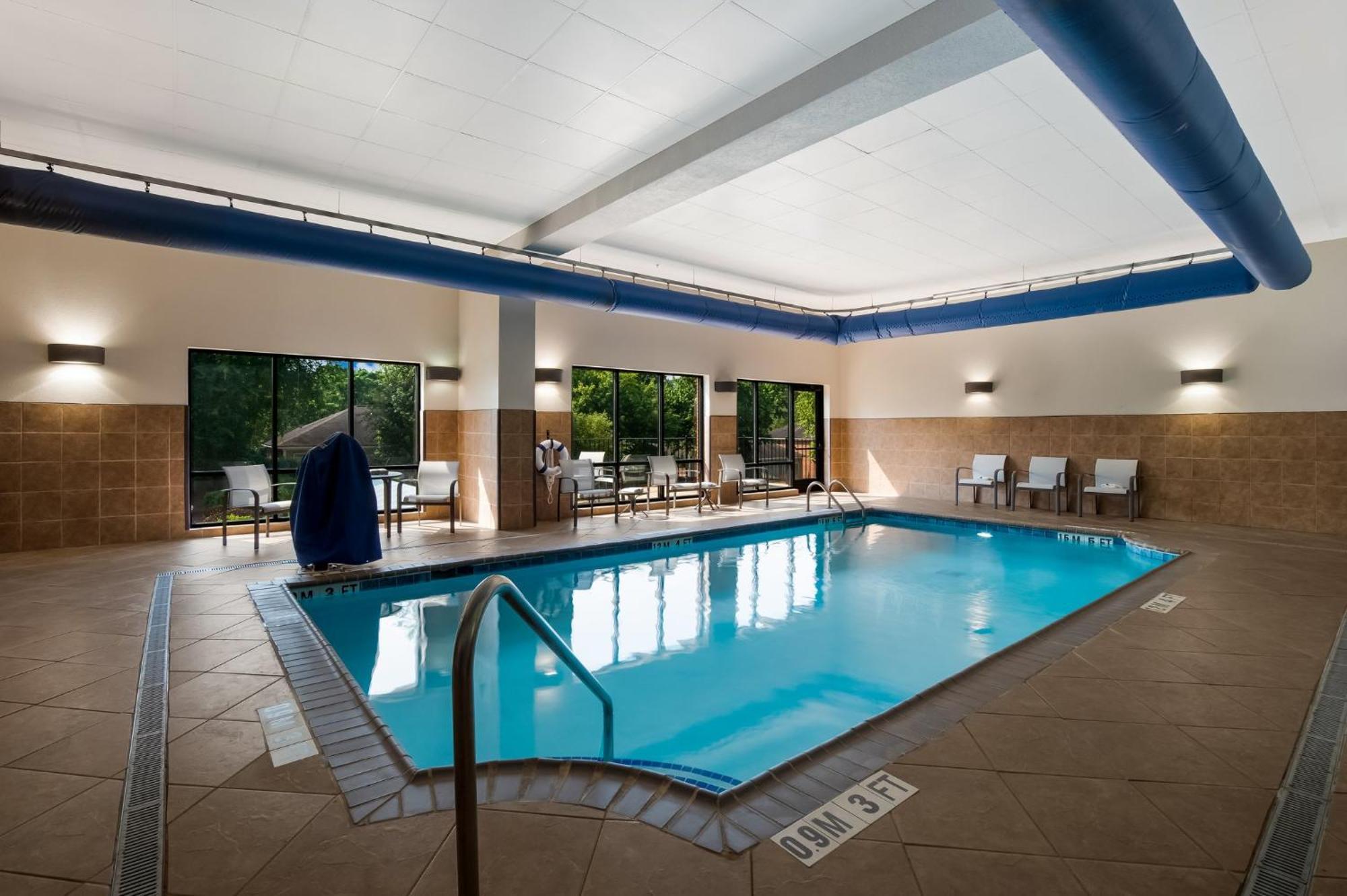 Holiday Inn Express & Suites Lexington By Ihg Bagian luar foto