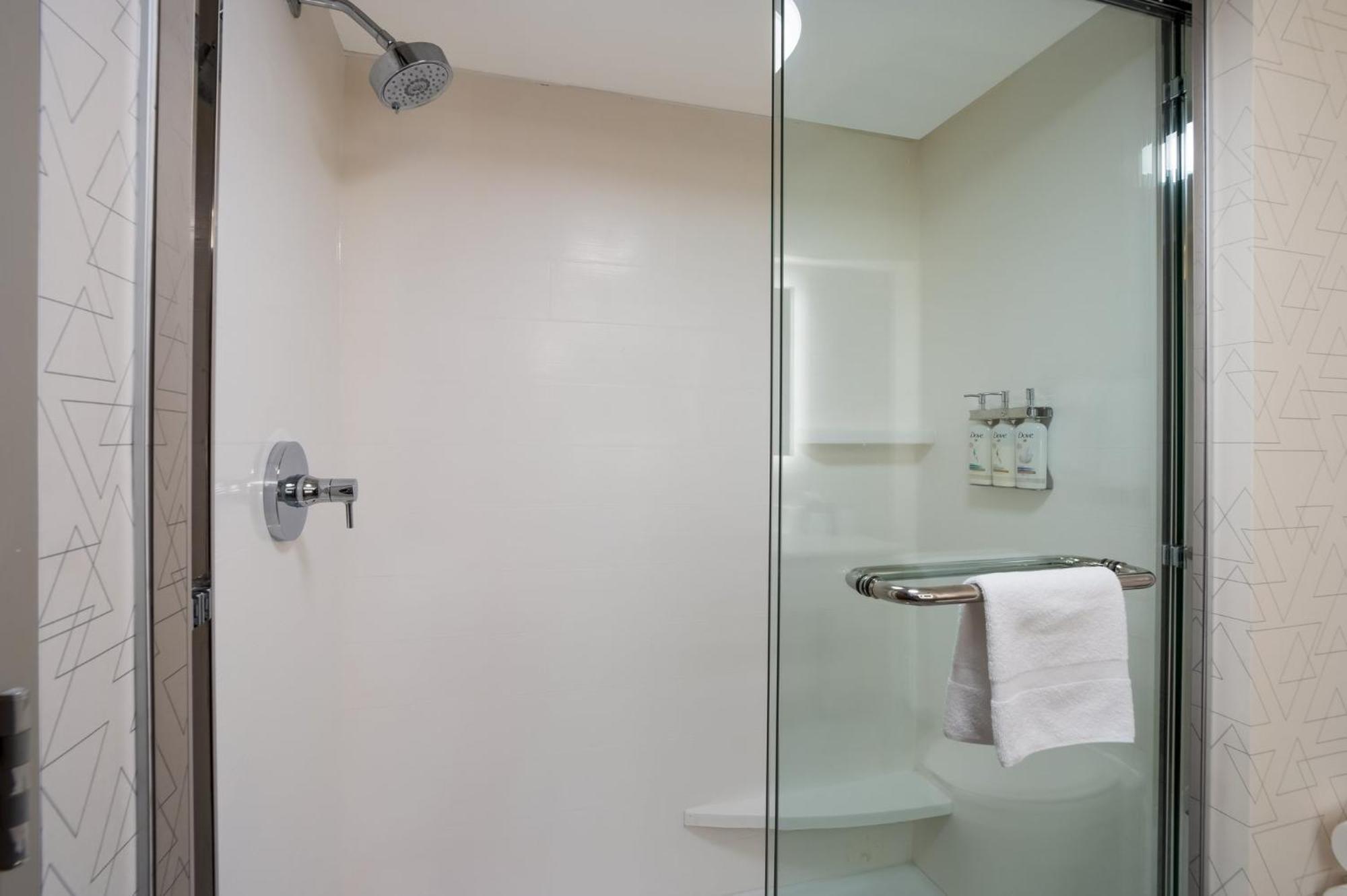 Holiday Inn Express & Suites Lexington By Ihg Bagian luar foto