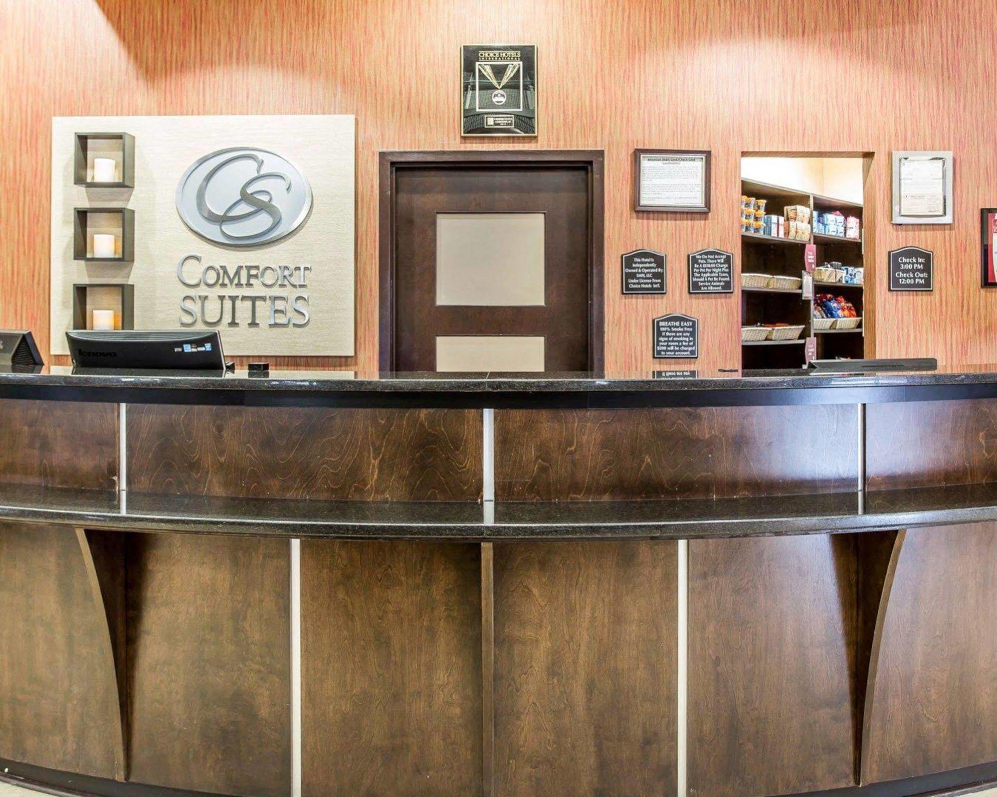 Holiday Inn Express & Suites Lexington By Ihg Bagian luar foto